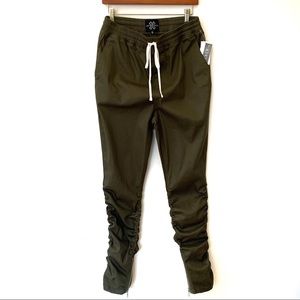 ✨NWT Green Joggers